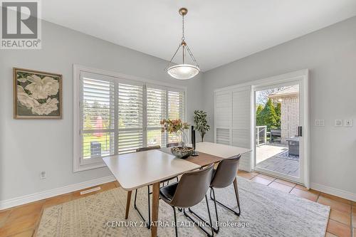 4 Maplehyrn Avenue, East Gwillimbury, ON - Indoor Photo Showing Dining Room