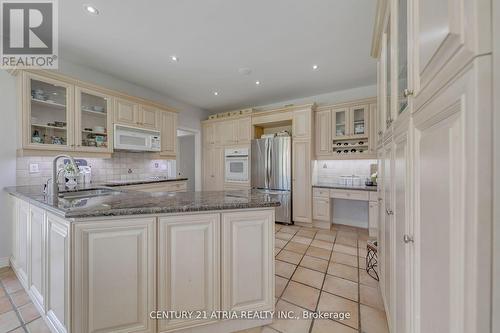 4 Maplehyrn Avenue, East Gwillimbury, ON - Indoor Photo Showing Kitchen