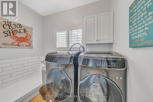 4 Maplehyrn Avenue, East Gwillimbury, ON - Indoor Photo Showing Laundry Room