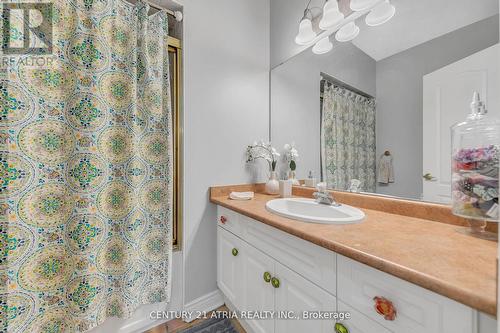 4 Maplehyrn Avenue, East Gwillimbury, ON - Indoor Photo Showing Bathroom