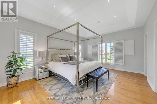 4 Maplehyrn Avenue, East Gwillimbury, ON - Indoor Photo Showing Bedroom