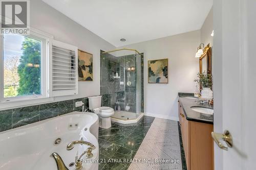 4 Maplehyrn Avenue, East Gwillimbury, ON - Indoor Photo Showing Bathroom