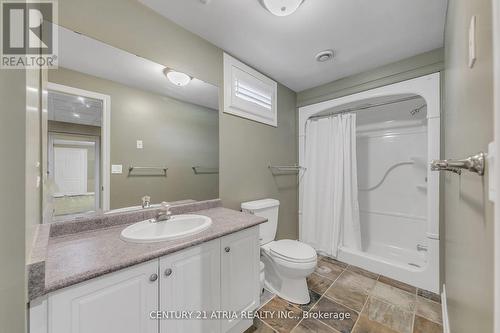 4 Maplehyrn Avenue, East Gwillimbury, ON - Indoor Photo Showing Bathroom