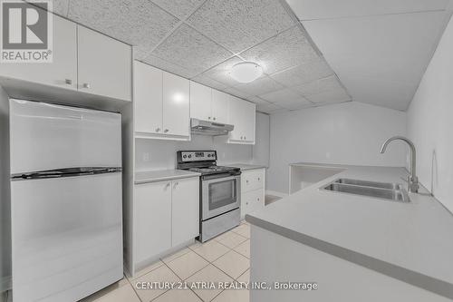 4 Maplehyrn Avenue, East Gwillimbury, ON - Indoor Photo Showing Kitchen With Double Sink