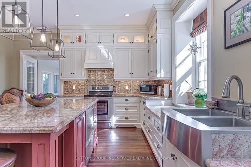 1680 Hwy 26, Springwater, ON - Indoor Photo Showing Kitchen With Double Sink With Upgraded Kitchen