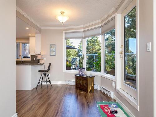 5301-2829 Arbutus Rd, Saanich, BC - Indoor