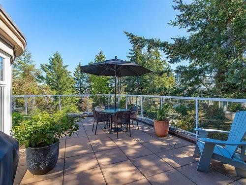 5301-2829 Arbutus Rd, Saanich, BC - Outdoor