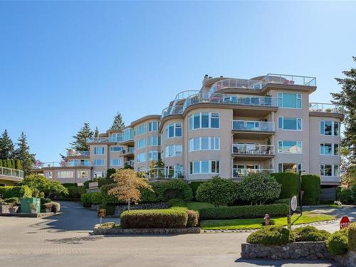 5301-2829 Arbutus Rd, Saanich, BC - Outdoor With Facade