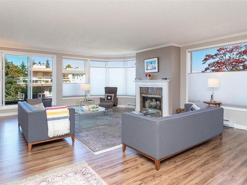 5301-2829 Arbutus Rd, Saanich, BC - Indoor Photo Showing Living Room With Fireplace