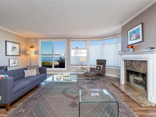 5301-2829 Arbutus Rd, Saanich, BC - Indoor Photo Showing Living Room With Fireplace