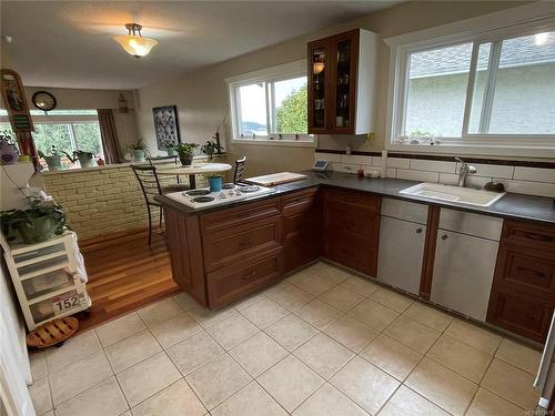 19-21 Cilaire Dr, Nanaimo, BC - Indoor Photo Showing Kitchen