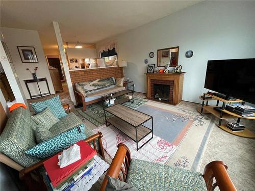 19-21 Cilaire Dr, Nanaimo, BC - Indoor Photo Showing Living Room With Fireplace