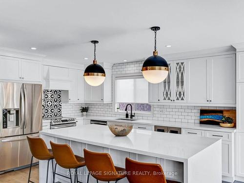 83 Aloe Ave, Richmond Hill, ON - Indoor Photo Showing Kitchen With Upgraded Kitchen