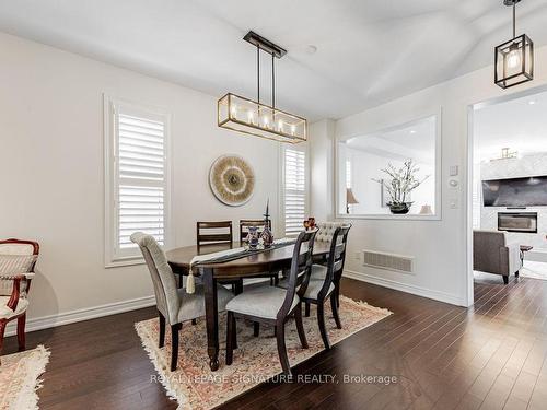 326 Chouinard Way, Aurora, ON - Indoor Photo Showing Dining Room