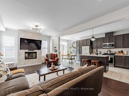 326 Chouinard Way, Aurora, ON - Indoor Photo Showing Living Room With Fireplace