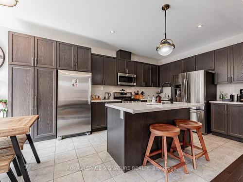 326 Chouinard Way, Aurora, ON - Indoor Photo Showing Kitchen With Stainless Steel Kitchen With Upgraded Kitchen