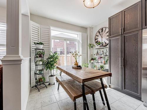 326 Chouinard Way, Aurora, ON - Indoor Photo Showing Dining Room