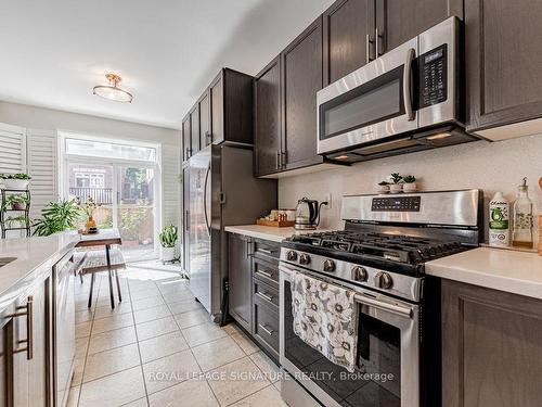 326 Chouinard Way, Aurora, ON - Indoor Photo Showing Kitchen With Stainless Steel Kitchen With Upgraded Kitchen