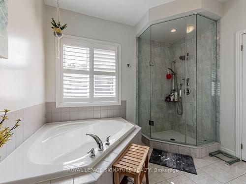 326 Chouinard Way, Aurora, ON - Indoor Photo Showing Bathroom