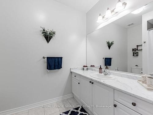 326 Chouinard Way, Aurora, ON - Indoor Photo Showing Bathroom