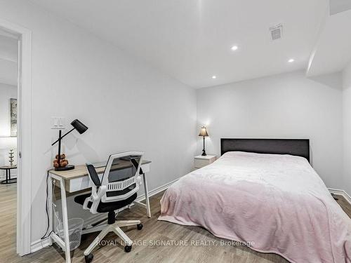 326 Chouinard Way, Aurora, ON - Indoor Photo Showing Bedroom