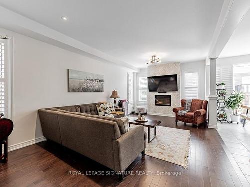 326 Chouinard Way, Aurora, ON - Indoor Photo Showing Living Room With Fireplace