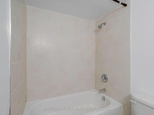 2605-380 Dixon Rd, Toronto, ON - Indoor Photo Showing Bathroom