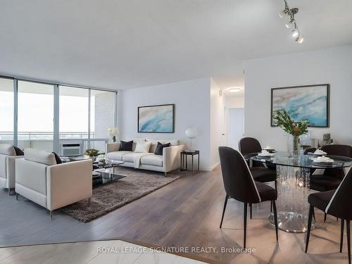 2605-380 Dixon Rd, Toronto, ON - Indoor Photo Showing Living Room