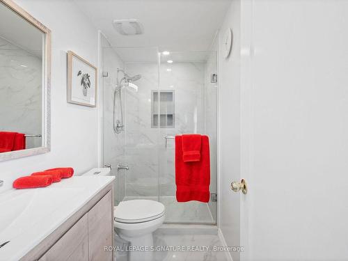 3193 Osbourne Rd, Mississauga, ON - Indoor Photo Showing Bathroom