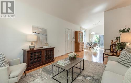 26 Peking Road, Toronto (Woburn), ON - Indoor Photo Showing Living Room