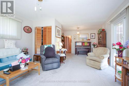 19 Sunicrest Boulevard, Clarington (Bowmanville), ON - Indoor Photo Showing Living Room