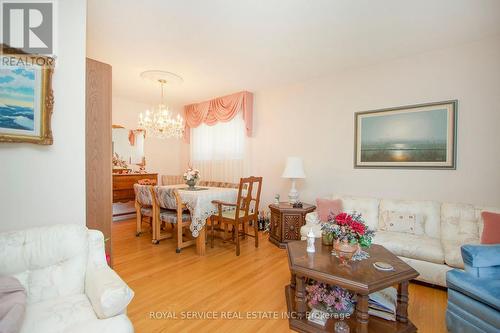 19 Sunicrest Boulevard, Clarington (Bowmanville), ON - Indoor Photo Showing Living Room