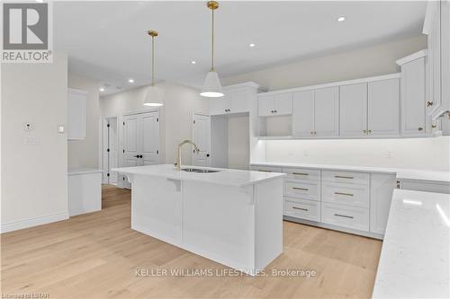 110 Leneve Street, Lambton Shores (Forest), ON - Indoor Photo Showing Kitchen