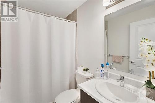 43 Finglas Court, Ottawa, ON - Indoor Photo Showing Bathroom