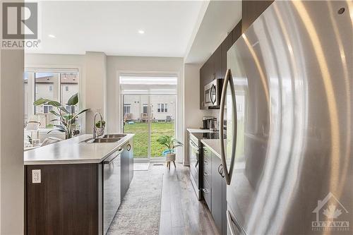 43 Finglas Court, Ottawa, ON - Indoor Photo Showing Kitchen With Double Sink With Upgraded Kitchen