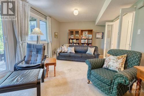 655 Richmond Road Unit#34, Ottawa, ON - Indoor Photo Showing Living Room