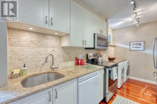 655 Richmond Road Unit#34, Ottawa, ON - Indoor Photo Showing Kitchen