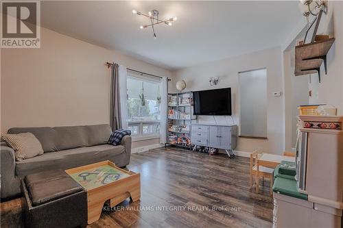 22 Bishop Street N, North Glengarry, ON - Indoor Photo Showing Living Room