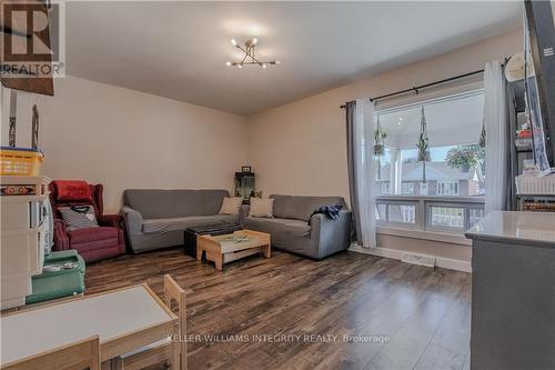 22 Bishop Street N, North Glengarry, ON - Indoor Photo Showing Living Room