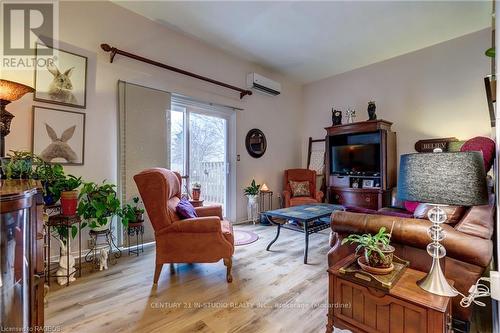 8 Philip Place, Kincardine, ON - Indoor Photo Showing Living Room