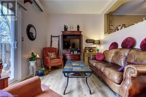 8 Philip Place, Kincardine, ON - Indoor Photo Showing Living Room