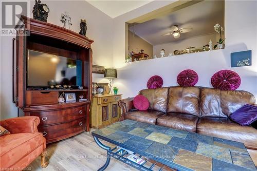 8 Philip Place, Kincardine, ON - Indoor Photo Showing Living Room