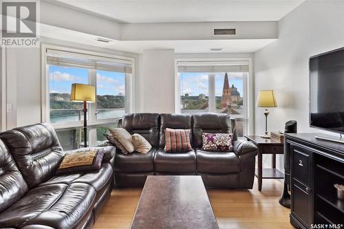 801 902 Spadina Crescent E, Saskatoon, SK - Indoor Photo Showing Living Room