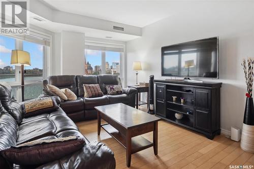 801 902 Spadina Crescent E, Saskatoon, SK - Indoor Photo Showing Living Room