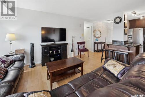 801 902 Spadina Crescent E, Saskatoon, SK - Indoor Photo Showing Living Room