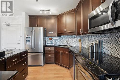 801 902 Spadina Crescent E, Saskatoon, SK - Indoor Photo Showing Kitchen With Stainless Steel Kitchen