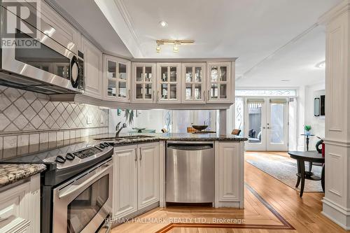 1 - 120 Bedford Road, Toronto (Annex), ON - Indoor Photo Showing Kitchen With Upgraded Kitchen