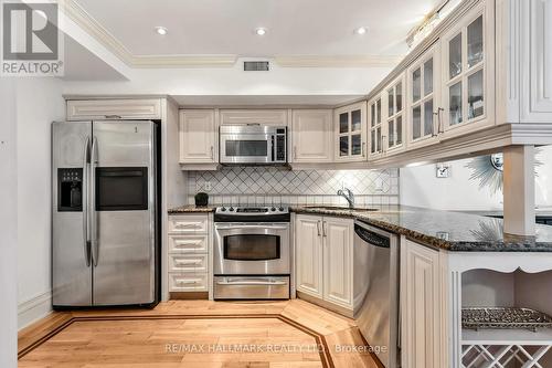 1 - 120 Bedford Road, Toronto (Annex), ON - Indoor Photo Showing Kitchen With Upgraded Kitchen