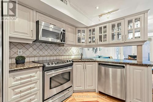 1 - 120 Bedford Road, Toronto (Annex), ON - Indoor Photo Showing Kitchen With Upgraded Kitchen