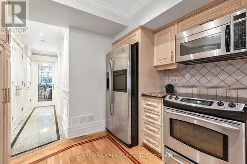 1 - 120 Bedford Road, Toronto (Annex), ON - Indoor Photo Showing Kitchen